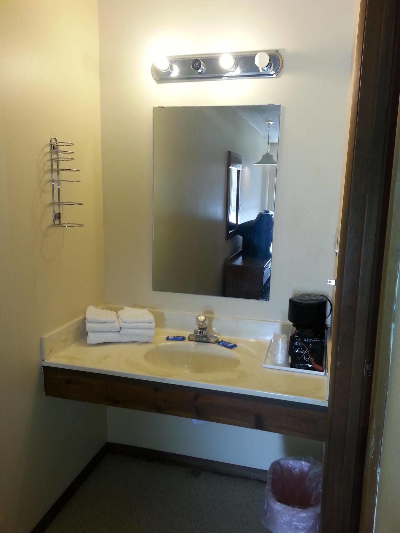 Jay Holiday Pines Motel מראה חיצוני תמונה